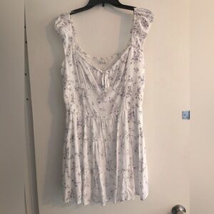 Hollister Large lavender floral top/shirt